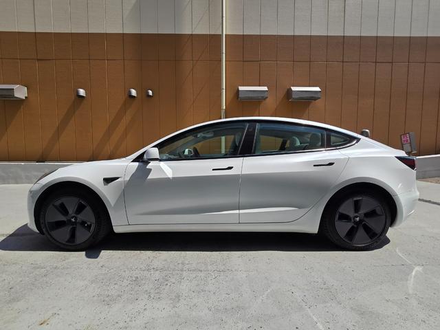 モデル３ スタンダードレンジプラス　ＥＴＣ　オートクルーズコントロール　ナビ　アルミホイール　サンルーフ　ＣＶＴ　電動リアゲート　Ｂｌｕｅｔｏｏｔｈ　ＡＢＳ　エアコン　パワーステアリング　パワーウィンドウ　運転席エアバッグ（23枚目）