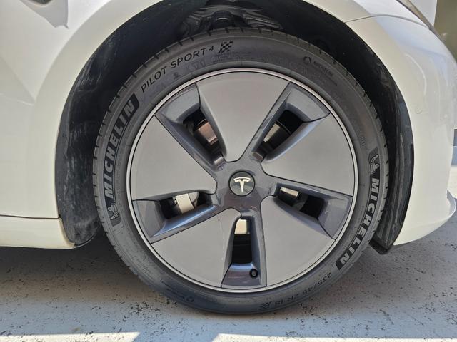 モデル３ スタンダードレンジプラス　ＥＴＣ　オートクルーズコントロール　ナビ　アルミホイール　サンルーフ　ＣＶＴ　電動リアゲート　Ｂｌｕｅｔｏｏｔｈ　ＡＢＳ　エアコン　パワーステアリング　パワーウィンドウ　運転席エアバッグ（27枚目）