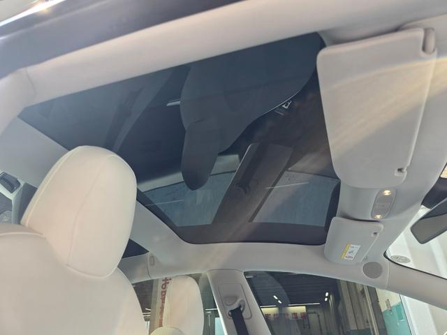 モデル３ スタンダードレンジプラス　ＥＴＣ　オートクルーズコントロール　ナビ　アルミホイール　サンルーフ　ＣＶＴ　電動リアゲート　Ｂｌｕｅｔｏｏｔｈ　ＡＢＳ　エアコン　パワーステアリング　パワーウィンドウ　運転席エアバッグ（32枚目）