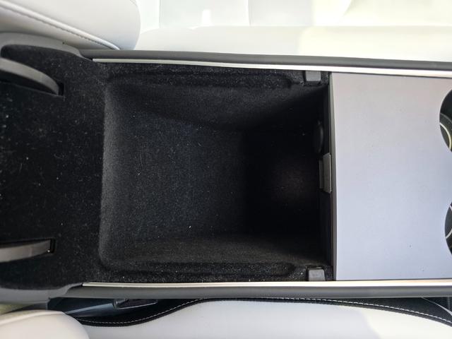 モデル３ スタンダードレンジプラス　ＥＴＣ　オートクルーズコントロール　ナビ　アルミホイール　サンルーフ　ＣＶＴ　電動リアゲート　Ｂｌｕｅｔｏｏｔｈ　ＡＢＳ　エアコン　パワーステアリング　パワーウィンドウ　運転席エアバッグ（40枚目）