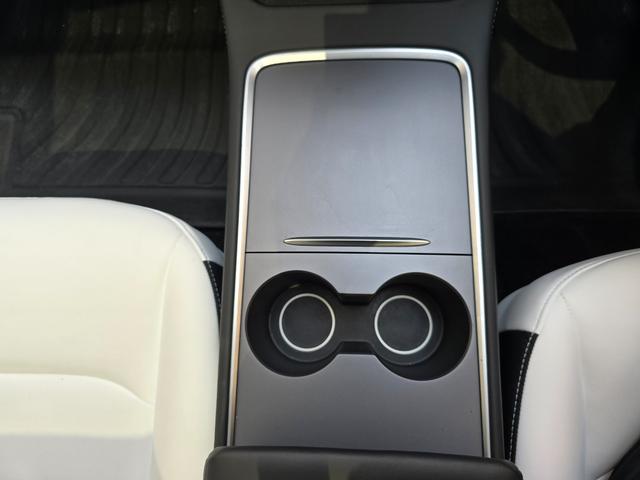 モデル３ スタンダードレンジプラス　ＥＴＣ　オートクルーズコントロール　ナビ　アルミホイール　サンルーフ　ＣＶＴ　電動リアゲート　Ｂｌｕｅｔｏｏｔｈ　ＡＢＳ　エアコン　パワーステアリング　パワーウィンドウ　運転席エアバッグ（44枚目）