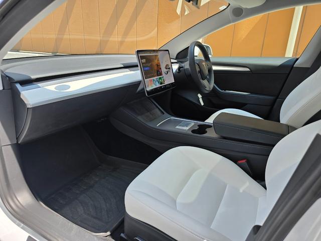モデル３ スタンダードレンジプラス　ＥＴＣ　オートクルーズコントロール　ナビ　アルミホイール　サンルーフ　ＣＶＴ　電動リアゲート　Ｂｌｕｅｔｏｏｔｈ　ＡＢＳ　エアコン　パワーステアリング　パワーウィンドウ　運転席エアバッグ（45枚目）