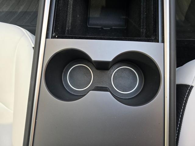 モデル３ スタンダードレンジプラス　ＥＴＣ　オートクルーズコントロール　ナビ　アルミホイール　サンルーフ　ＣＶＴ　電動リアゲート　Ｂｌｕｅｔｏｏｔｈ　ＡＢＳ　エアコン　パワーステアリング　パワーウィンドウ　運転席エアバッグ（47枚目）