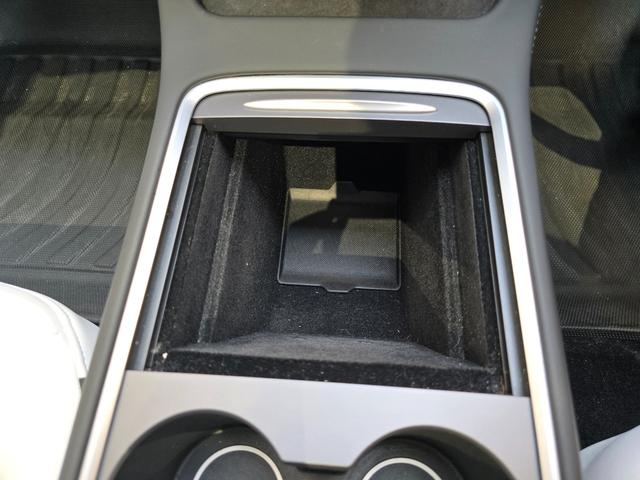 モデル３ スタンダードレンジプラス　ＥＴＣ　オートクルーズコントロール　ナビ　アルミホイール　サンルーフ　ＣＶＴ　電動リアゲート　Ｂｌｕｅｔｏｏｔｈ　ＡＢＳ　エアコン　パワーステアリング　パワーウィンドウ　運転席エアバッグ（50枚目）