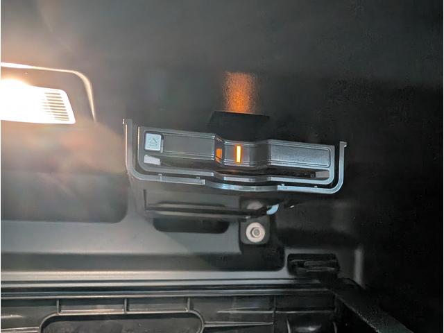 ＸＣ４０リチャージ リチャージ　アルティメットシングルモーター　ワンオーナー　ＣＡＲＲＯ認定１年保証　　前後ドラレコ　ＥＴＣ　全周囲カメラ　クリアランスソナー　オートクルーズコントロール　パワーシート　サンルーフ（9枚目）