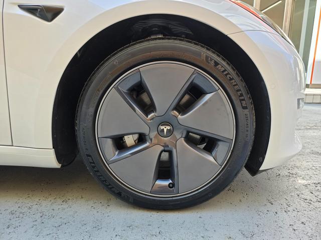 モデル３ 　ＥＴＣ　バックカメラ　サイドカメラ　ＣＶＴ　アルミホイール　Ｂｌｕｅｔｏｏｔｈ　サンルーフ（13枚目）