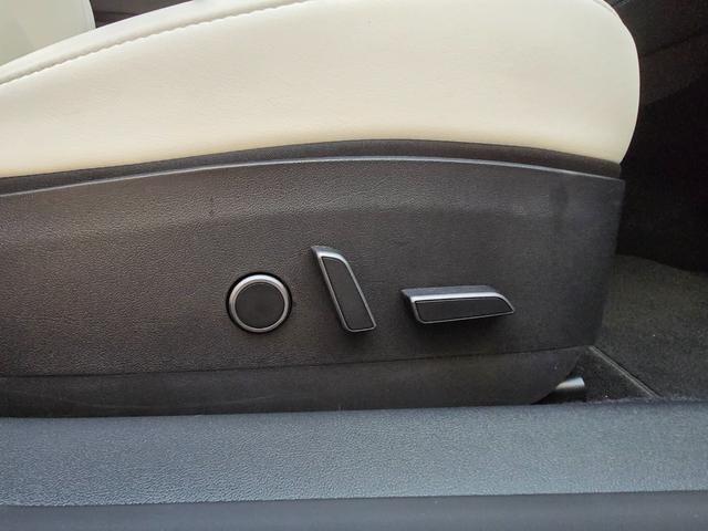 モデル３ 　ＥＴＣ　バックカメラ　サイドカメラ　ＣＶＴ　アルミホイール　Ｂｌｕｅｔｏｏｔｈ　サンルーフ（17枚目）