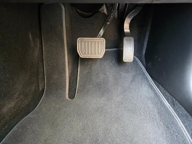 モデル３ 　ＥＴＣ　バックカメラ　サイドカメラ　ＣＶＴ　アルミホイール　Ｂｌｕｅｔｏｏｔｈ　サンルーフ（18枚目）