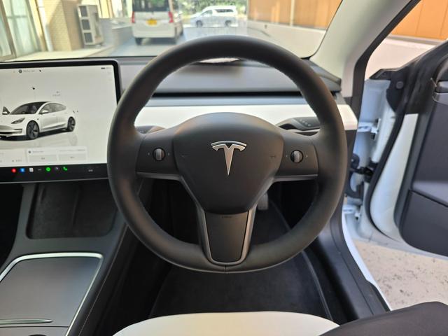 モデル３ 　ＥＴＣ　バックカメラ　サイドカメラ　ＣＶＴ　アルミホイール　Ｂｌｕｅｔｏｏｔｈ　サンルーフ（19枚目）