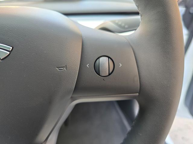 モデル３ 　ＥＴＣ　バックカメラ　サイドカメラ　ＣＶＴ　アルミホイール　Ｂｌｕｅｔｏｏｔｈ　サンルーフ（20枚目）