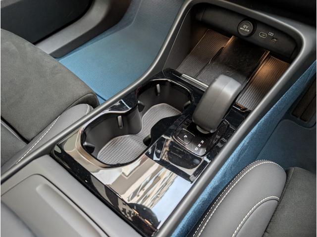 Ｃ４０リチャージ リチャージ　ツイン　４ＷＤ　ドライブレコーダー　全周囲カメラ　オートクルーズコントロール　パワーシート　衝突被害軽減システム　サンルーフ　ナビ　ＬＥＤヘッドランプ　アルミホイール　シートヒーター　ＣＶＴ　盗難防止システム（7枚目）