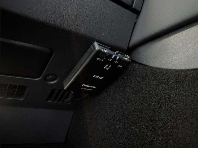 モデルＹ ベースグレード　バックカメラ　サイドカメラ　クリアランスソナー　パワーシート　サンルーフ　ナビ　ＣＶＴ　Ｂｌｕｅｔｏｏｔｈ　ＡＢＳ　ＥＳＣ　エアコン　パワーステアリング（8枚目）