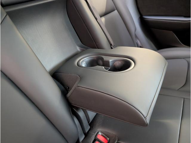 モデルＹ ベースグレード　バックカメラ　サイドカメラ　クリアランスソナー　パワーシート　サンルーフ　ナビ　ＣＶＴ　Ｂｌｕｅｔｏｏｔｈ　ＡＢＳ　ＥＳＣ　エアコン　パワーステアリング（25枚目）
