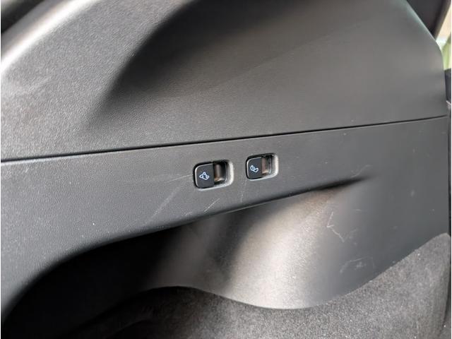 モデルＹ ベースグレード　バックカメラ　サイドカメラ　クリアランスソナー　パワーシート　サンルーフ　ナビ　ＣＶＴ　Ｂｌｕｅｔｏｏｔｈ　ＡＢＳ　ＥＳＣ　エアコン　パワーステアリング（31枚目）