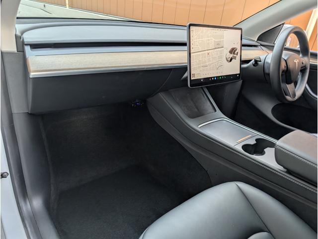 モデルＹ ベースグレード　バックカメラ　サイドカメラ　クリアランスソナー　パワーシート　サンルーフ　ナビ　ＣＶＴ　Ｂｌｕｅｔｏｏｔｈ　ＡＢＳ　ＥＳＣ　エアコン　パワーステアリング（48枚目）