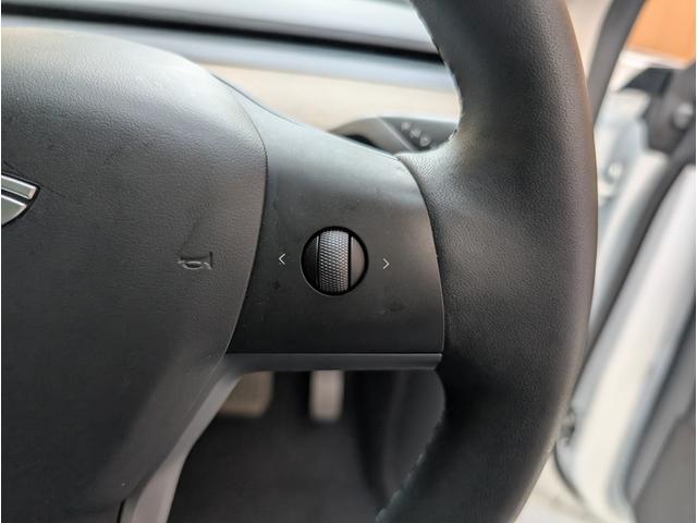 モデルＹ ベースグレード　バックカメラ　サイドカメラ　クリアランスソナー　パワーシート　サンルーフ　ナビ　ＣＶＴ　Ｂｌｕｅｔｏｏｔｈ　ＡＢＳ　ＥＳＣ　エアコン　パワーステアリング（49枚目）