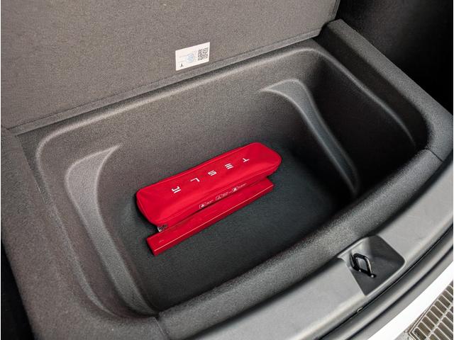 モデルＹ ベースグレード　バックカメラ　サイドカメラ　クリアランスソナー　パワーシート　サンルーフ　ナビ　ＣＶＴ　Ｂｌｕｅｔｏｏｔｈ　ＡＢＳ　ＥＳＣ　エアコン　パワーステアリング（53枚目）