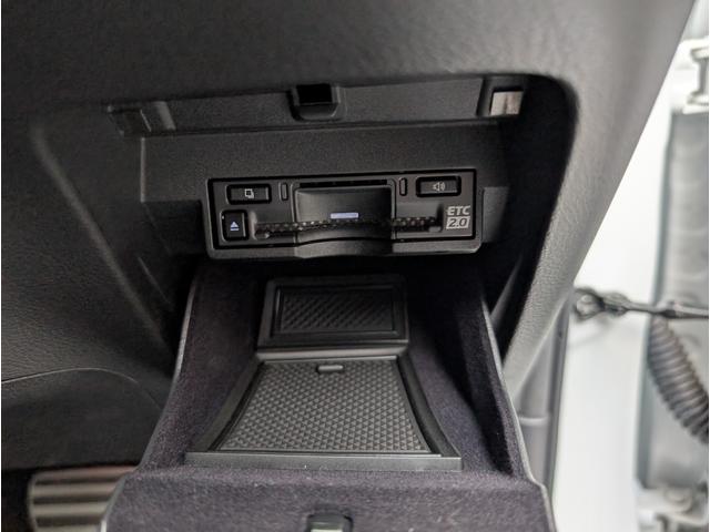 ＮＸ ＮＸ３５０ｈ　Ｆスポーツ　全周囲カメラ　クリアランスソナー　オートクルーズコントロール　レーンアシスト　パワーシート　衝突被害軽減システム　ナビ　ＴＶ　オートマチックハイビーム　オートライト　ＬＥＤヘッドランプ　電動リアゲート（4枚目）