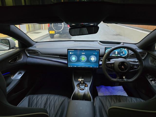 シール ベースグレード　保証継承　ワンオーナー　禁煙車　ガラスル－フ　ＣａｒＰｌａｙ対応　全周囲カメラ　レザーシート　アダプティブクルーズコントロール　純正ナビゲーション（2枚目）