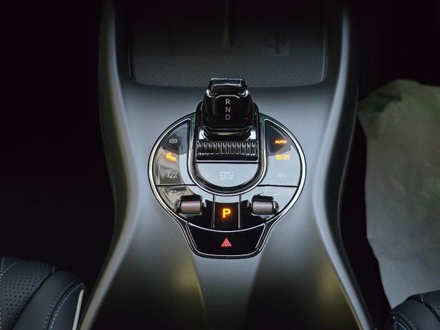 シール ベースグレード　保証継承　ワンオーナー　禁煙車　ガラスル－フ　ＣａｒＰｌａｙ対応　全周囲カメラ　レザーシート　アダプティブクルーズコントロール　純正ナビゲーション（7枚目）