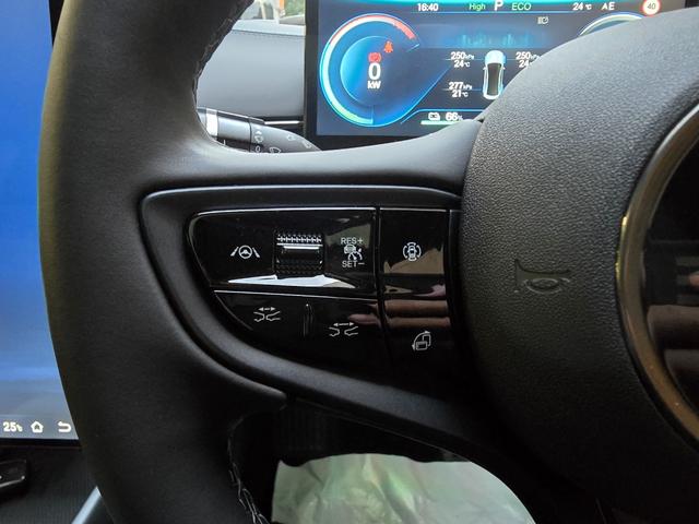 シール ベースグレード　保証継承　ワンオーナー　禁煙車　ガラスル－フ　ＣａｒＰｌａｙ対応　全周囲カメラ　レザーシート　アダプティブクルーズコントロール　純正ナビゲーション（8枚目）