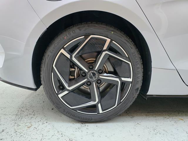 シール ベースグレード　保証継承　ワンオーナー　禁煙車　ガラスル－フ　ＣａｒＰｌａｙ対応　全周囲カメラ　レザーシート　アダプティブクルーズコントロール　純正ナビゲーション（29枚目）