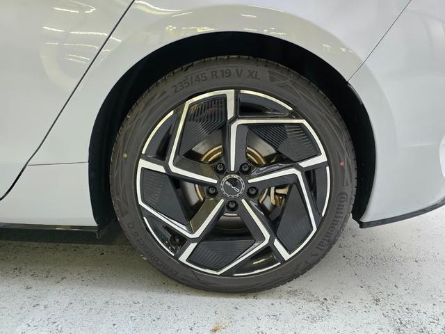 シール ベースグレード　保証継承　ワンオーナー　禁煙車　ガラスル－フ　ＣａｒＰｌａｙ対応　全周囲カメラ　レザーシート　アダプティブクルーズコントロール　純正ナビゲーション（30枚目）