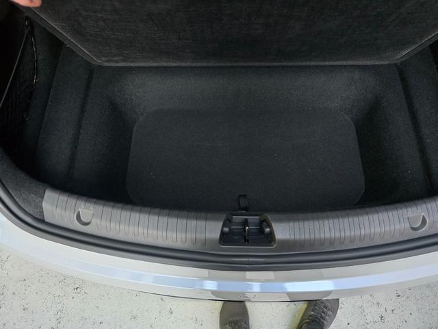 シール ベースグレード　保証継承　ワンオーナー　禁煙車　ガラスル－フ　ＣａｒＰｌａｙ対応　全周囲カメラ　レザーシート　アダプティブクルーズコントロール　純正ナビゲーション（32枚目）