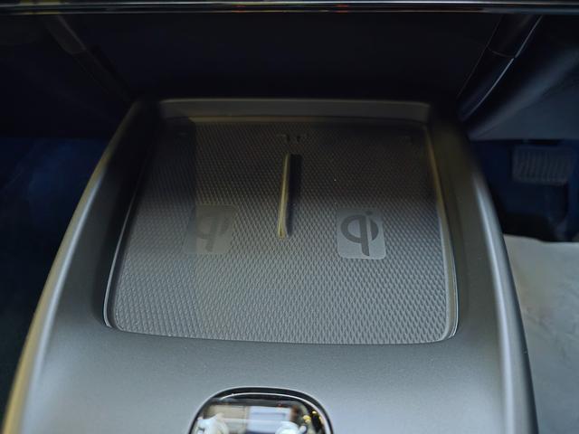 シール ベースグレード　保証継承　ワンオーナー　禁煙車　ガラスル－フ　ＣａｒＰｌａｙ対応　全周囲カメラ　レザーシート　アダプティブクルーズコントロール　純正ナビゲーション（45枚目）