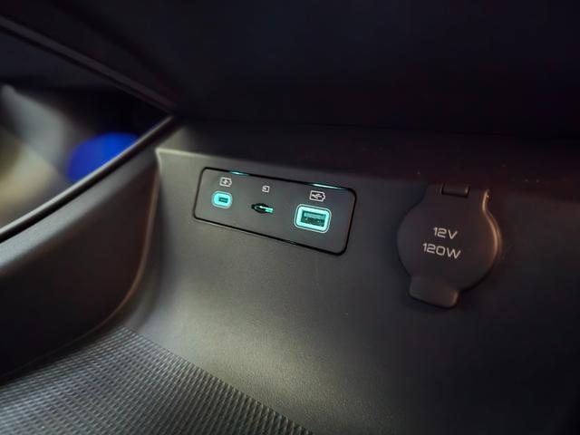 シール ベースグレード　保証継承　ワンオーナー　禁煙車　ガラスル－フ　ＣａｒＰｌａｙ対応　全周囲カメラ　レザーシート　アダプティブクルーズコントロール　純正ナビゲーション（46枚目）