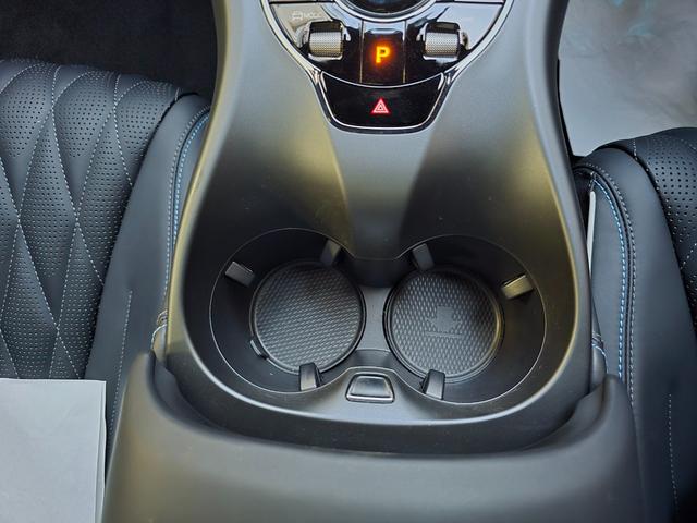 シール ベースグレード　保証継承　ワンオーナー　禁煙車　ガラスル－フ　ＣａｒＰｌａｙ対応　全周囲カメラ　レザーシート　アダプティブクルーズコントロール　純正ナビゲーション（50枚目）