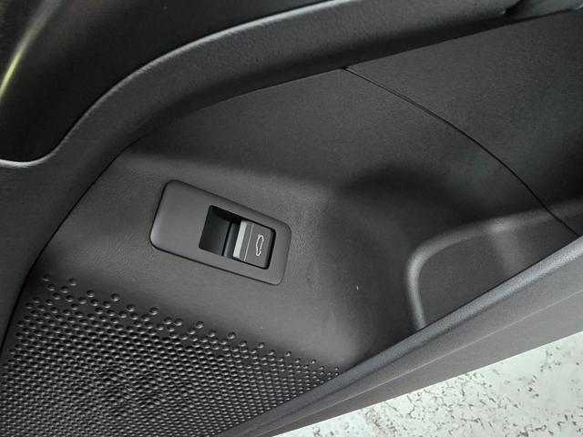 シール ベースグレード　保証継承　ワンオーナー　禁煙車　ガラスル－フ　ＣａｒＰｌａｙ対応　全周囲カメラ　レザーシート　アダプティブクルーズコントロール　純正ナビゲーション（59枚目）