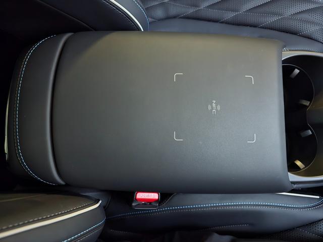 シール ベースグレード　保証継承　ワンオーナー　禁煙車　ガラスル－フ　ＣａｒＰｌａｙ対応　全周囲カメラ　レザーシート　アダプティブクルーズコントロール　純正ナビゲーション（65枚目）