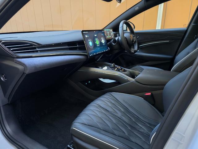 シール ベースグレード　保証継承　ワンオーナー　禁煙車　ガラスル－フ　ＣａｒＰｌａｙ対応　全周囲カメラ　レザーシート　アダプティブクルーズコントロール　純正ナビゲーション（67枚目）