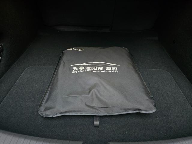 シール ベースグレード　保証継承　ワンオーナー　禁煙車　ガラスル－フ　ＣａｒＰｌａｙ対応　全周囲カメラ　レザーシート　アダプティブクルーズコントロール　純正ナビゲーション（77枚目）