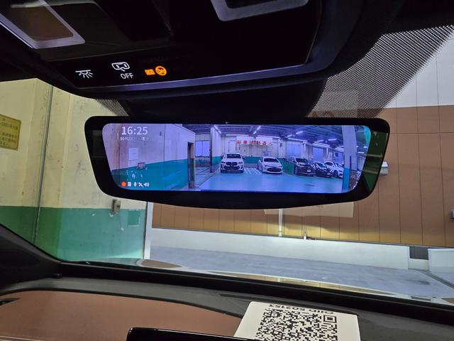ID.4 プロ 新車保証継承 記録簿付 スペアキー付 CarPlay ドライブレコーダー ETC 360度カメラ アダプティブコントロール パノラマガラスルーフ オートライト アルミホイール シートヒーター CVT(8枚目)