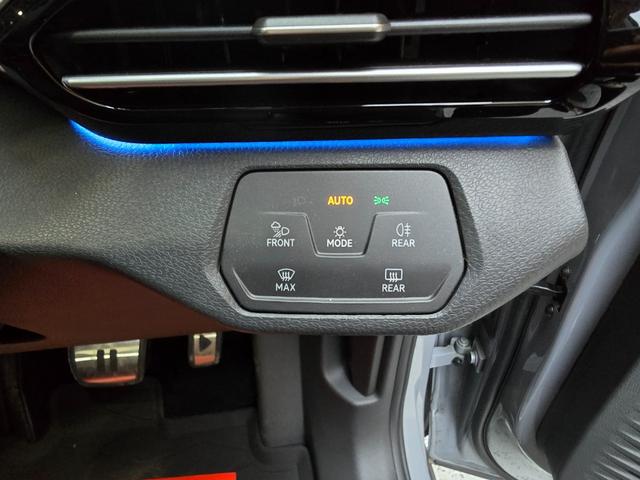 ID.4 プロ 新車保証継承 記録簿付 スペアキー付 CarPlay ドライブレコーダー ETC 360度カメラ アダプティブコントロール パノラマガラスルーフ オートライト アルミホイール シートヒーター CVT(9枚目)