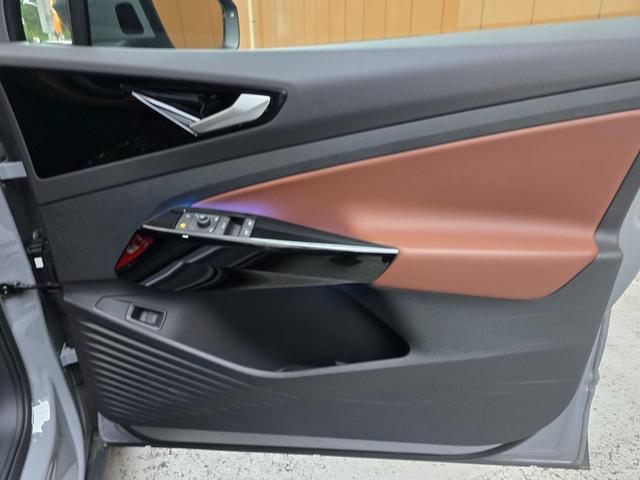 ID.4 プロ 新車保証継承 記録簿付 スペアキー付 CarPlay ドライブレコーダー ETC 360度カメラ アダプティブコントロール パノラマガラスルーフ オートライト アルミホイール シートヒーター CVT(25枚目)