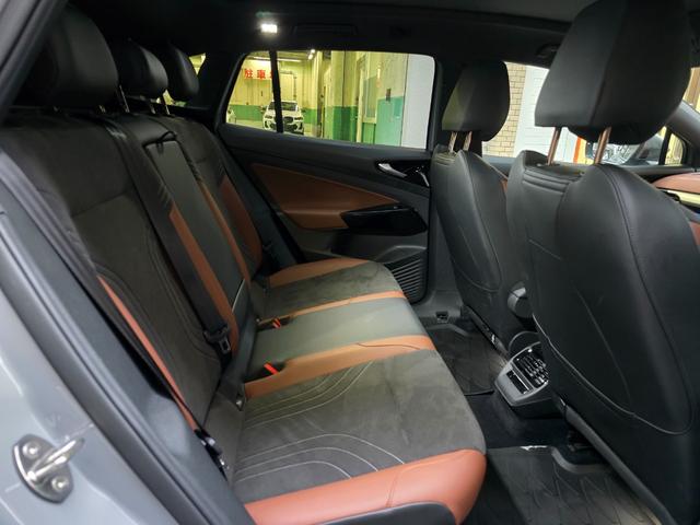 ID.4 プロ 新車保証継承 記録簿付 スペアキー付 CarPlay ドライブレコーダー ETC 360度カメラ アダプティブコントロール パノラマガラスルーフ オートライト アルミホイール シートヒーター CVT(46枚目)