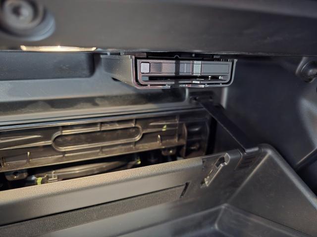 ＸＣ４０リチャージ リチャージ　アルティメットツインモーター　新車保証継承　ＯＰ純正２０インチホイール　ｈａｒｍａｎ／ｋａｒｄｏｎ　ワンオーナー　記録簿付　スペアキー付　４ＷＤ　ＥＴＣ　全周囲カメラ　アダプティブクルコン　サンルーフ　ＡｐｐｌｅＣａｒＰｌａｙ（8枚目）