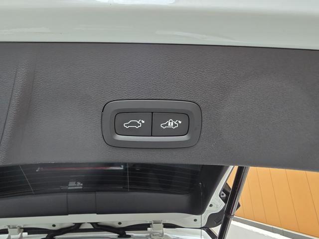 ＸＣ４０リチャージ リチャージ　アルティメットツインモーター　新車保証継承　ＯＰ純正２０インチホイール　ｈａｒｍａｎ／ｋａｒｄｏｎ　ワンオーナー　記録簿付　スペアキー付　４ＷＤ　ＥＴＣ　全周囲カメラ　アダプティブクルコン　サンルーフ　ＡｐｐｌｅＣａｒＰｌａｙ（27枚目）