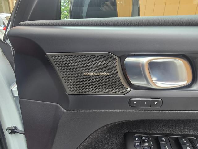 ＸＣ４０リチャージ リチャージ　アルティメットツインモーター　新車保証継承　ＯＰ純正２０インチホイール　ｈａｒｍａｎ／ｋａｒｄｏｎ　ワンオーナー　記録簿付　スペアキー付　４ＷＤ　ＥＴＣ　全周囲カメラ　アダプティブクルコン　サンルーフ　ＡｐｐｌｅＣａｒＰｌａｙ（29枚目）