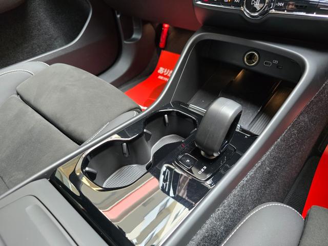 ＸＣ４０リチャージ リチャージ　アルティメットツインモーター　新車保証継承　ＯＰ純正２０インチホイール　ｈａｒｍａｎ／ｋａｒｄｏｎ　ワンオーナー　記録簿付　スペアキー付　４ＷＤ　ＥＴＣ　全周囲カメラ　アダプティブクルコン　サンルーフ　ＡｐｐｌｅＣａｒＰｌａｙ（44枚目）