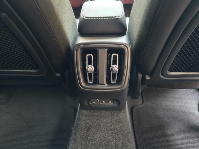 ＸＣ４０リチャージ リチャージ　アルティメットツインモーター　新車保証継承　ＯＰ純正２０インチホイール　ｈａｒｍａｎ／ｋａｒｄｏｎ　ワンオーナー　記録簿付　スペアキー付　４ＷＤ　ＥＴＣ　全周囲カメラ　アダプティブクルコン　サンルーフ　ＡｐｐｌｅＣａｒＰｌａｙ（49枚目）