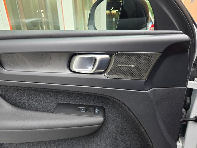 ＸＣ４０リチャージ リチャージ　アルティメットツインモーター　新車保証継承　ＯＰ純正２０インチホイール　ｈａｒｍａｎ／ｋａｒｄｏｎ　ワンオーナー　記録簿付　スペアキー付　４ＷＤ　ＥＴＣ　全周囲カメラ　アダプティブクルコン　サンルーフ　ＡｐｐｌｅＣａｒＰｌａｙ（76枚目）