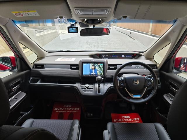 フリード Ｇ　ドライブレコーダー　ＥＴＣ　バックカメラ　ナビ　ＴＶ　オートクルーズコントロール　レーンアシスト　衝突被害軽減システム　両側電動スライドドア　オートライト　スマートキー　アイドリングストップ（2枚目）