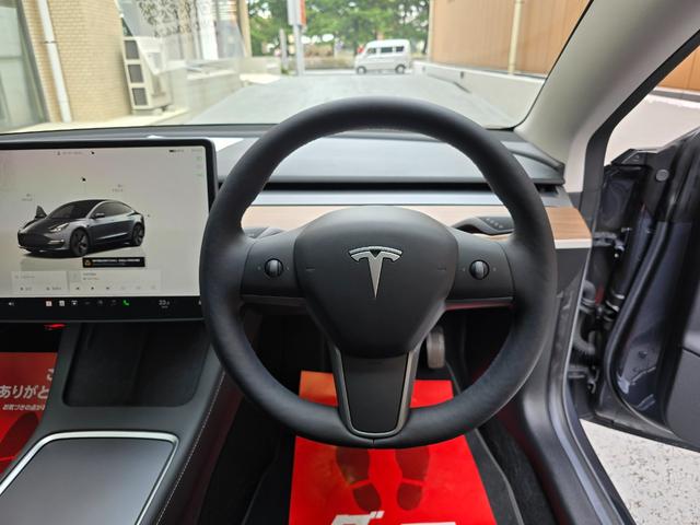 モデル３ ロングレンジ　ＡＷＤ　オートパイロット　ワンオーナー　禁煙車　保証継承　バッテリ保証　ＥＴＣ　パークアシスト　バックカメラ　サイドカメラ（3枚目）