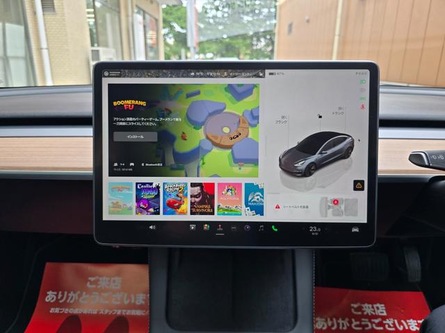 モデル３ ロングレンジ　ＡＷＤ　オートパイロット　ワンオーナー　禁煙車　保証継承　バッテリ保証　ＥＴＣ　パークアシスト　バックカメラ　サイドカメラ（5枚目）
