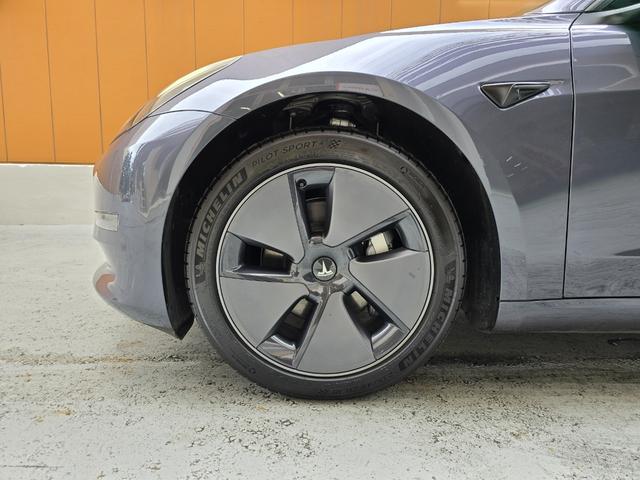 モデル３ ロングレンジ　ＡＷＤ　オートパイロット　ワンオーナー　禁煙車　保証継承　バッテリ保証　ＥＴＣ　パークアシスト　バックカメラ　サイドカメラ（22枚目）