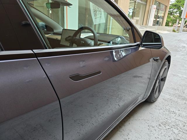 モデル３ ロングレンジ　ＡＷＤ　オートパイロット　ワンオーナー　禁煙車　保証継承　バッテリ保証　ＥＴＣ　パークアシスト　バックカメラ　サイドカメラ（25枚目）